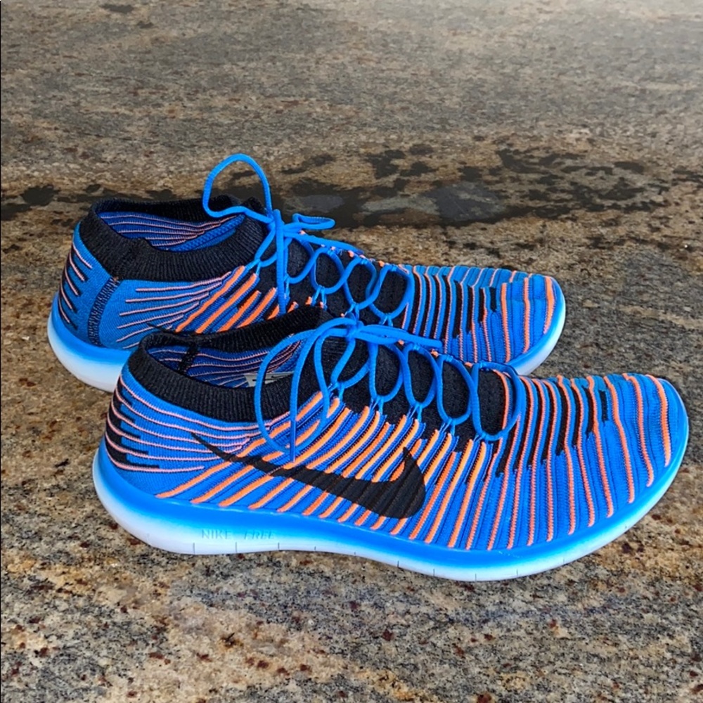 LIKE NEW Nike Free Running Shoes 11